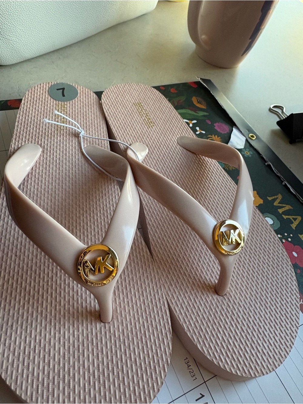 Michael Kors Powder Blush Flip Flop Sandals Size 7 - Picture 6 of 7